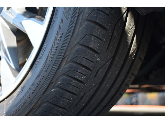 右フロントタイヤ