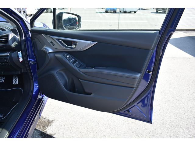 運転席側ドア内装　傷や汚れが少なく、綺麗な状態を保っています。運転者からよく見える部分なので状態が気になりますよね？