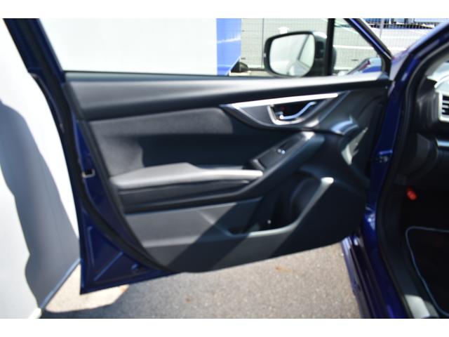 助手席側ドア内装　傷や汚れが少なく、綺麗な状態を保っています。運転者からよく見える部分なので状態が気になりますよね？