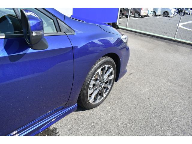 運転席側フロントフェンダー画像。斜めから撮ることで凹みなど確認しやすくなります。