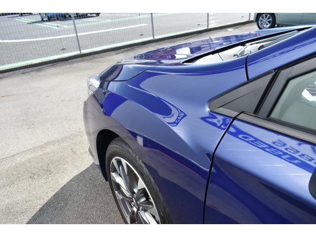 助手席側フロントフェンダー画像。斜めから撮ることで凹みなど確認しやすくなります。