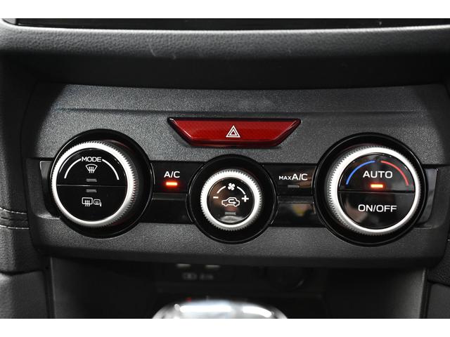 オートエアコン　温度を設定していただければ車が快適に調整します！いちいち調整していただく必要も無く、目線も下げることが無いので安心です