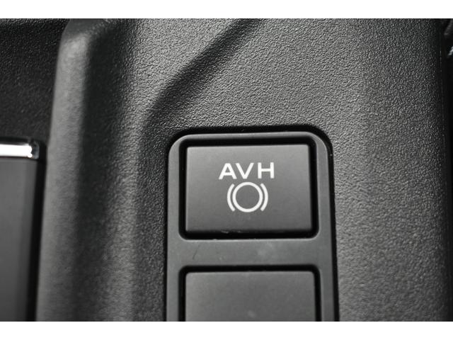 ＡＶＨ（オートビークルホールド）　停車時、ブレーキペダルから足を離しても停止状態を維持。信号待ち、渋滞、坂道など日常のさまざまなシーンでドライバーの運転負担を軽減します。