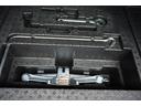 ジャッキや車載工具はサブトランクスペースに収納しています