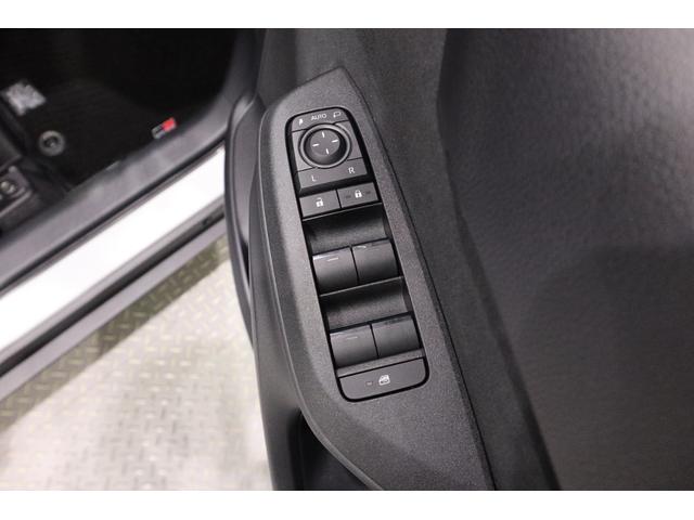 ヤリスクロス ハイブリッド　ＧＲスポーツ　純正ディスプレイオーディオ　フルセグＴＶ　ＵＳＢ・Ｂｌｕｅｔｏｏｔｈ接続　衝突被害軽減ブレーキ　ＬＥＤヘッドランプ　ＥＴＣ　全周囲カメラ　スマートキー　クルーズコントロール　パワーバックドア（14枚目）