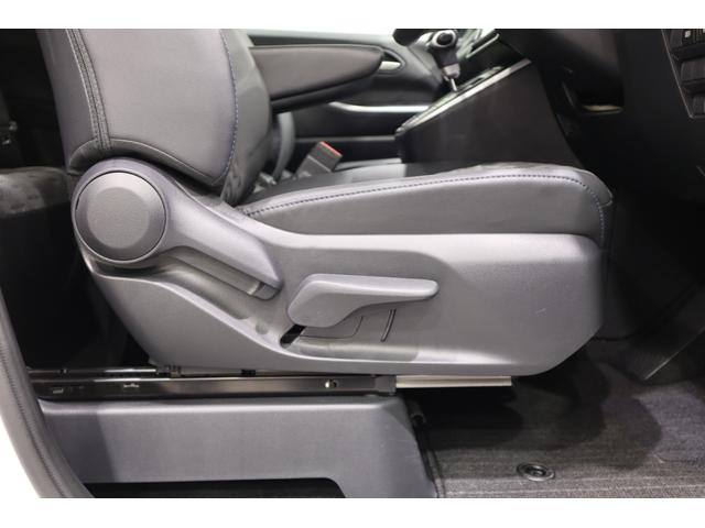 ヴォクシー Ｓ－Ｚ　純正ディスプレイオーディオ　ＵＳＢ・Ｂｌｕｅｔｏｏｔｈ接続　衝突被害軽減ブレーキ　ＬＥＤヘッドランプ　バックガイドモニター　スマートキー　クルーズコントロール　ヘッドアップディスプレイ　シートヒーター（15枚目）
