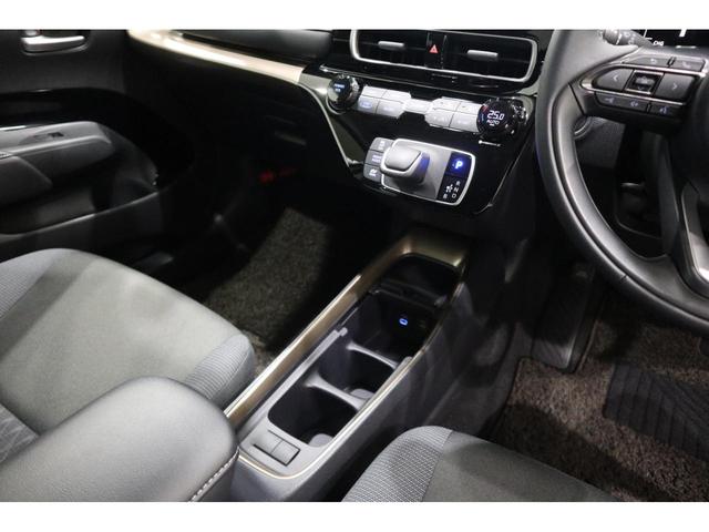 アクア Ｚ　ラフィネ　純正ディスプレイオーディオ（ナビ付）ＵＳＢ・Ｂｌｕｅｔｏｏｔｈ　衝突被害軽減ブレーキ　ＬＥＤヘッドランプ　ＥＴＣ　全周囲カメラ　スマートキー　クルーズコントロール　クリアランスソナー　ＡＣ１００Ｖ給電（18枚目）