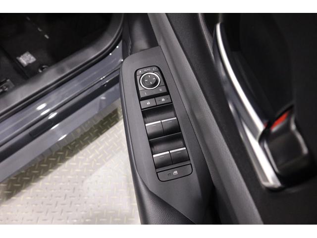 プリウス Ｇ　純正ディスプレイオーディオ（ナビ付）ＵＳＢ・Ｂｌｕｅｔｏｏｔｈ接続　衝突被害軽減ブレーキ　ＬＥＤヘッドランプ　ＥＴＣ　全周囲カメラ　スマートキー　クルーズコントロール　ＡＣ１００Ｖ給電　寒冷地仕様（14枚目）