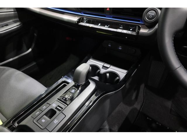 プリウス Ｇ　純正ディスプレイオーディオ（ナビ付）ＵＳＢ・Ｂｌｕｅｔｏｏｔｈ接続　衝突被害軽減ブレーキ　ＬＥＤヘッドランプ　ＥＴＣ　全周囲カメラ　スマートキー　クルーズコントロール　ＡＣ１００Ｖ給電　寒冷地仕様（26枚目）