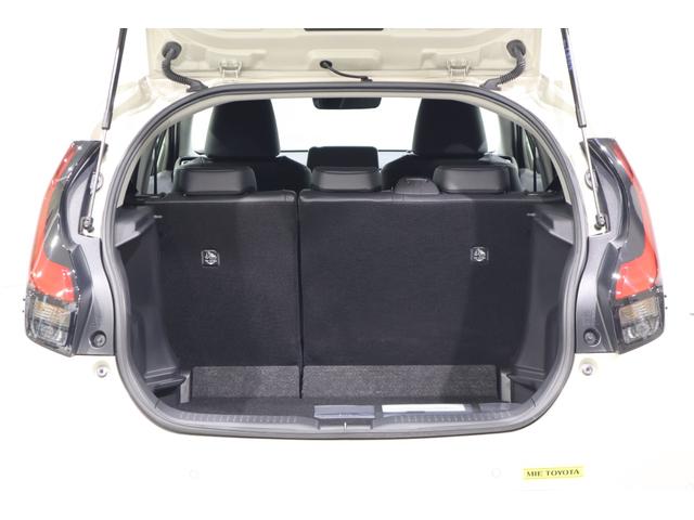 大開口のリアバックドア。リアシートの操作で、用途に合わせて色々なアレンジ可能なラゲージルームとしてもお使い頂けます。