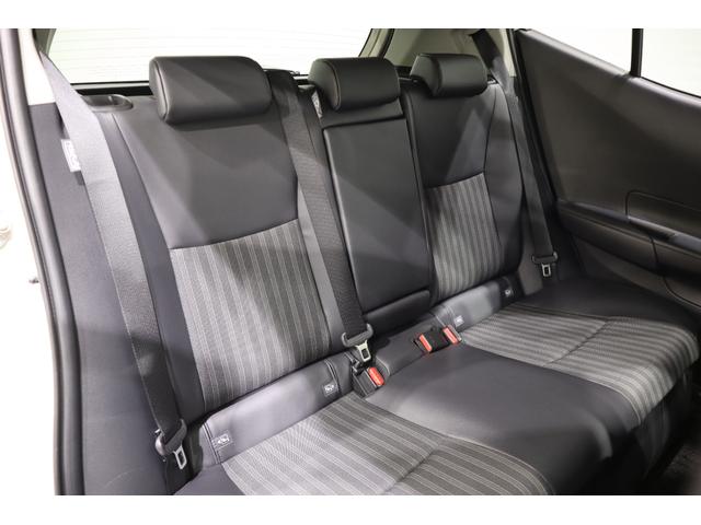 座り心地に優れたリアシート。可倒式ですので簡単な操作でラゲージスペースに早変わり、用途に合わせて色々アレンジ可能です。