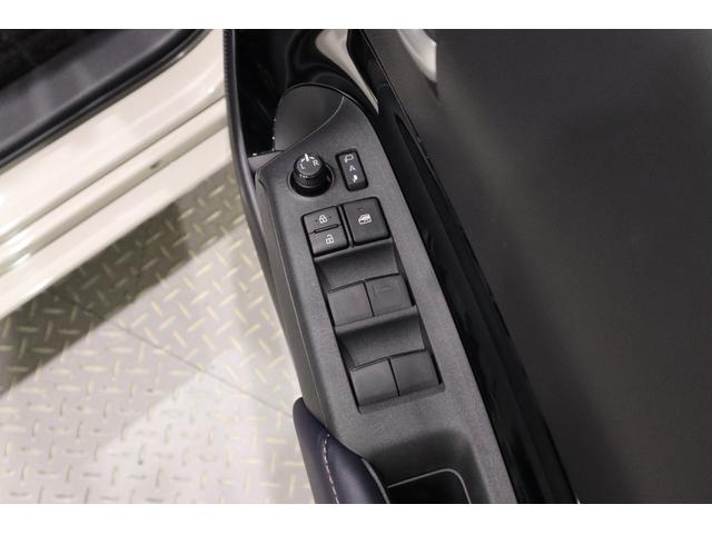 全席ワンタッチオート式のパワーウインドウを装備しています。