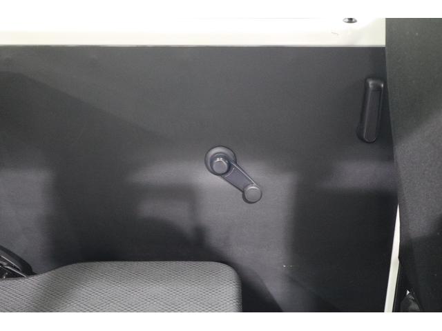 ハイゼットカーゴ スペシャルクリーンSAIII 4WD 純正FM/AMチューナー 衝突被害軽減ブレーキ 光軸調整機能付ハロゲンヘッドライト マニュアルエアコン オートマチックハイビーム レーンキーピングアシスト アイドリングストップ ドライブレコーダー(12枚目)