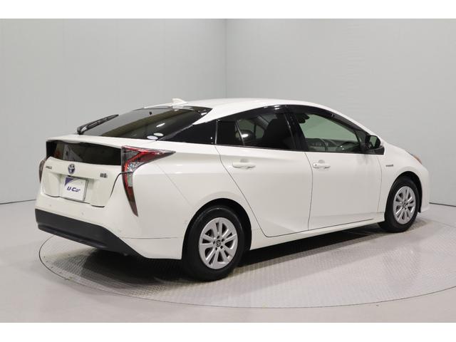 プリウス Ｓセーフティプラス　純正ＳＤナビ　フルセグＴＶ　ＣＤ　ＳＤ　ＤＶＤ再生　Ｂｌｕｅｔｏｏｔｈ接続　衝突被害軽減ブレーキ　ＬＥＤヘッドランプ　ＥＴＣ　バックモニター　スマートキー　クルーズコントロール　パーキングアシスト（5枚目）