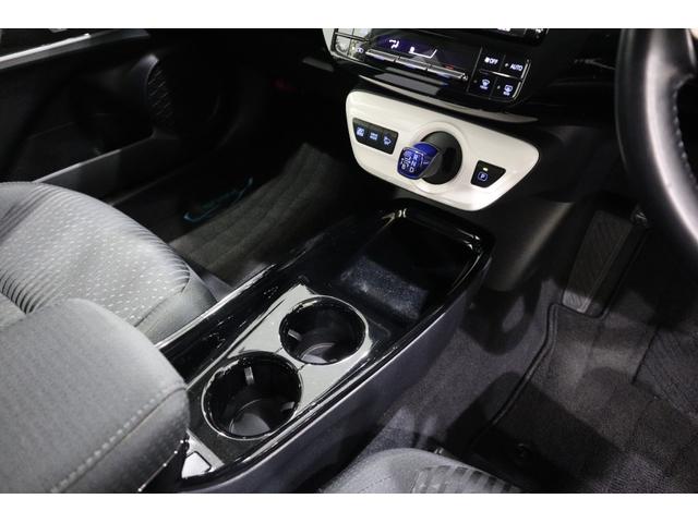 プリウス Ｓセーフティプラス　純正ＳＤナビ　フルセグＴＶ　ＣＤ　ＳＤ　ＤＶＤ再生　Ｂｌｕｅｔｏｏｔｈ接続　衝突被害軽減ブレーキ　ＬＥＤヘッドランプ　ＥＴＣ　バックモニター　スマートキー　クルーズコントロール　パーキングアシスト（22枚目）