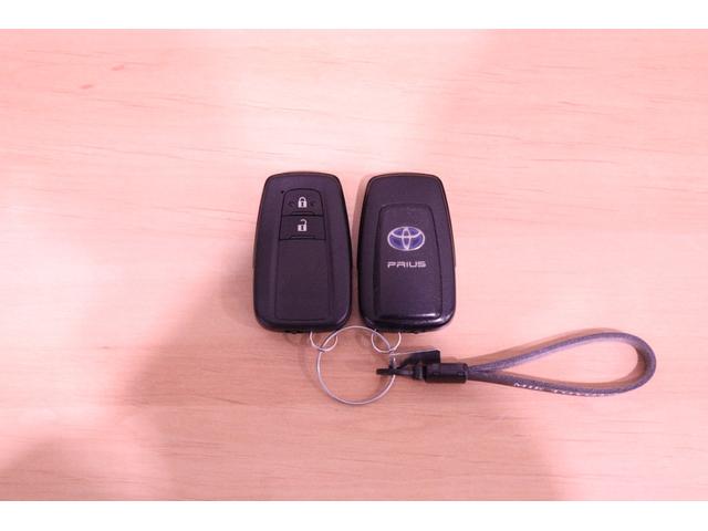 プリウス Ｓセーフティプラス　純正ＳＤナビ　フルセグＴＶ　ＣＤ　ＳＤ　ＤＶＤ再生　Ｂｌｕｅｔｏｏｔｈ接続　衝突被害軽減ブレーキ　ＬＥＤヘッドランプ　ＥＴＣ　バックモニター　スマートキー　クルーズコントロール　パーキングアシスト（40枚目）