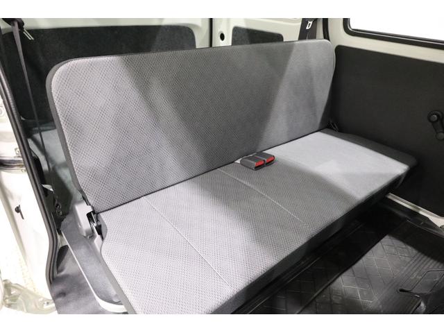 ハイゼットカーゴ スペシャルクリーンＳＡＩＩＩ　純正ＦＭ／ＡＭチューナー　衝突被害軽減ブレーキ　光軸調整機能付ハロゲンヘッドライト　マニュアルエアコン　オートマチックハイビーム　レーンキーピングアシスト　アイドリングストップ　ドライブレコーダー（11枚目）