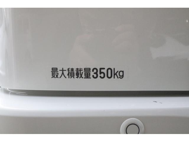 ハイゼットカーゴ スペシャルクリーンＳＡＩＩＩ　純正ＦＭ／ＡＭチューナー　衝突被害軽減ブレーキ　光軸調整機能付ハロゲンヘッドライト　マニュアルエアコン　オートマチックハイビーム　レーンキーピングアシスト　アイドリングストップ　ドライブレコーダー（24枚目）