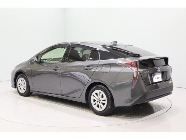 プリウス Ｓ　純正ＳＤナビ　ワンセグＴＶ　ＣＤ　ＳＤ　外部入力端子　Ｂｌｕｅｔｏｏｔｈ接続　衝突安全ボディー　ＬＥＤヘッドランプ　ＥＴＣ　スマートキー　オートエアコン　セキュリティーアラーム　デュアルエアーバック（11枚目）