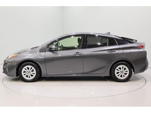 プリウス Ｓ　純正ＳＤナビ　ワンセグＴＶ　ＣＤ　ＳＤ　外部入力端子　Ｂｌｕｅｔｏｏｔｈ接続　衝突安全ボディー　ＬＥＤヘッドランプ　ＥＴＣ　スマートキー　オートエアコン　セキュリティーアラーム　デュアルエアーバック（12枚目）