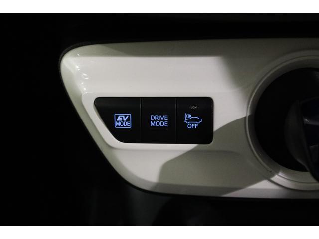 プリウス Ｓ　純正ＳＤナビ　ワンセグＴＶ　ＣＤ　ＳＤ　外部入力端子　Ｂｌｕｅｔｏｏｔｈ接続　衝突安全ボディー　ＬＥＤヘッドランプ　ＥＴＣ　スマートキー　オートエアコン　セキュリティーアラーム　デュアルエアーバック（27枚目）