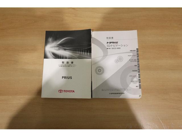 プリウス Ｓ　純正ＳＤナビ　ワンセグＴＶ　ＣＤ　ＳＤ　外部入力端子　Ｂｌｕｅｔｏｏｔｈ接続　衝突安全ボディー　ＬＥＤヘッドランプ　ＥＴＣ　スマートキー　オートエアコン　セキュリティーアラーム　デュアルエアーバック（39枚目）