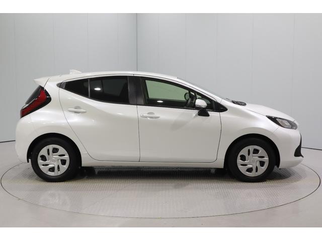 アクア Ｘ　純正ディスプレイオーディオ（ナビ付）ＵＳＢ・Ｂｌｕｅｔｏｏｔｈ接続　衝突被害軽減ブレーキ　ＬＥＤヘッドランプ　バックモニター　スマートキー　クルーズコントロール　ＡＣ１００Ｖ給電　クリアランスソナー（4枚目）