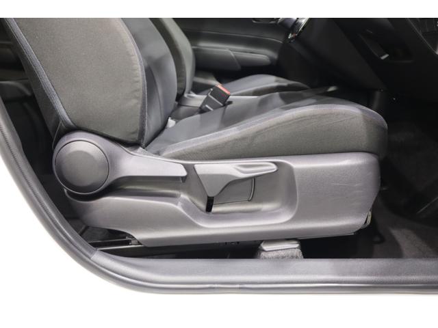 アクア Ｘ　純正ディスプレイオーディオ（ナビ付）ＵＳＢ・Ｂｌｕｅｔｏｏｔｈ接続　衝突被害軽減ブレーキ　ＬＥＤヘッドランプ　バックモニター　スマートキー　クルーズコントロール　ＡＣ１００Ｖ給電　クリアランスソナー（12枚目）