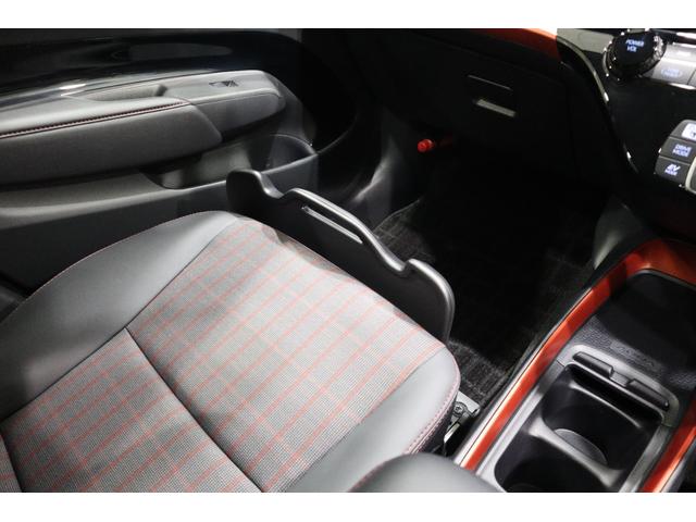 アクア Ｚ　純正ディスプレイオーディオ（ナビ付）ＵＳＢ・Ｂｌｕｅｔｏｏｔｈ接続　衝突被害軽減ブレーキ　ＬＥＤヘッドランプ　ＥＴＣ　全周囲カメラ　スマートキー　クルーズコントロール　ＡＣ１００Ｖ給電　シートヒーター（31枚目）