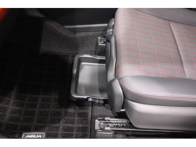 アクア Ｚ　純正ディスプレイオーディオ（ナビ付）ＵＳＢ・Ｂｌｕｅｔｏｏｔｈ接続　衝突被害軽減ブレーキ　ＬＥＤヘッドランプ　ＥＴＣ　全周囲カメラ　スマートキー　クルーズコントロール　ＡＣ１００Ｖ給電　シートヒーター（32枚目）