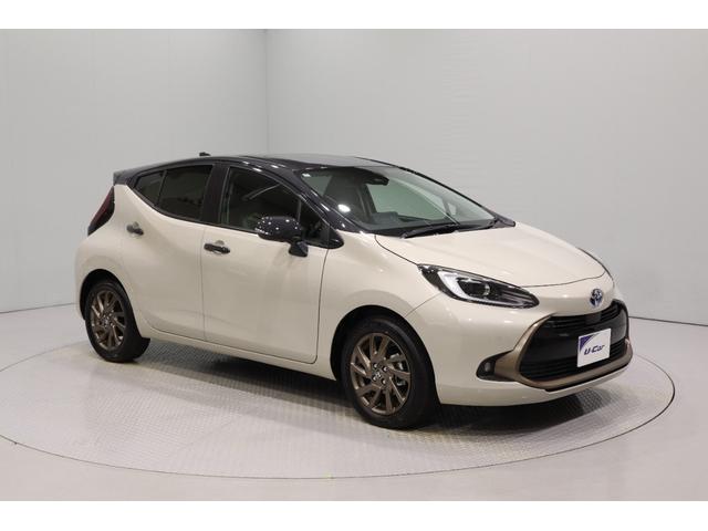 アクア Ｚ　ラフィネ　純正ディスプレイオーディオ（ナビ付）ＵＳＢ・Ｂｌｕｅｔｏｏｔｈ接続　衝突被害軽減ブレーキ　ＬＥＤヘッドランプ　全周囲カメラ　スマートキー　クルーズコントロール　ＡＣ１００Ｖ給電　シートヒーター（3枚目）