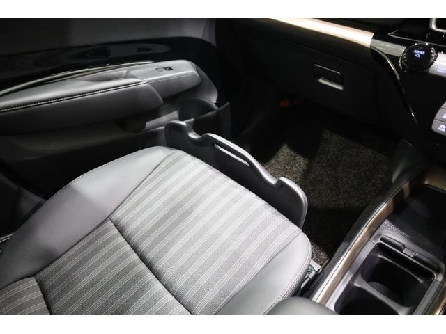 アクア Ｚ　ラフィネ　純正ディスプレイオーディオ（ナビ付）ＵＳＢ・Ｂｌｕｅｔｏｏｔｈ接続　衝突被害軽減ブレーキ　ＬＥＤヘッドランプ　全周囲カメラ　スマートキー　クルーズコントロール　ＡＣ１００Ｖ給電　シートヒーター（30枚目）