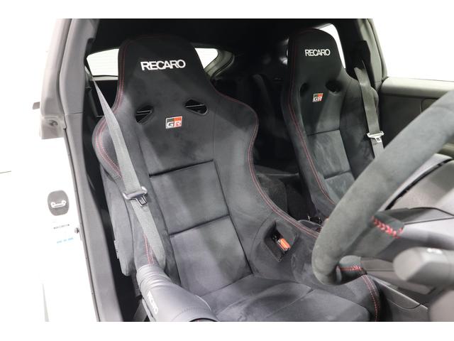 �h���C�o�[�̈��S�Ƒ���p�����A�V�X�g����A���J�����t���o�P�b�g�V�[�g�i�T�C�h�G�A�o�b�O�t�j�𑕔����Ă��܂��B