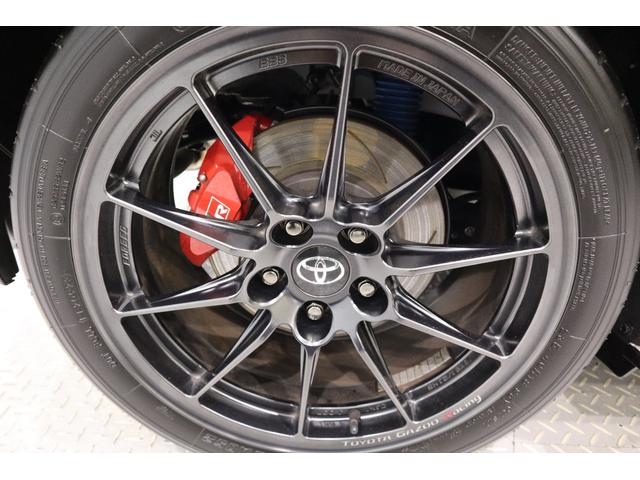 ���A�u���[�L�ɂ͂P�U�C���`�A���~�Ό��Q�|�b�g�L�����p�[�i���ʃp�b�h�j�{�X���b�g����x���`���[�e�b�h�f�B�X�N�u���[�L�𑕒����Ă��܂��B