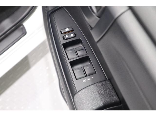 �S�ȃ����^�b�`�I�[�g���̃p���[�E�C���h�E�𑕔����Ă��܂��B