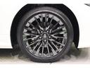 純正18インチアルミホイール装着車です。