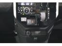 電動パーキングブレーキ装備しています.シフトレバーの動きに合わせて作動しますのでパーキングブレーキの作動・解除もラクラク。ブレーキホールド機能搭載していますので信号待ちの際、停車した状態を保持します。