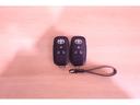 スマートキー。キーをポケットやバッグに入れたままで、ドアの施錠・解錠・エンジンの始動・バックドアの操作が可能です。勿論、電動スライドドアの操作も可能です。
