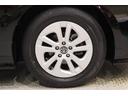 純正15インチ樹脂ホイルキャップ付アルミホイール装着車です。