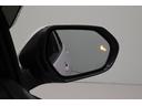 ブラインドスポットモニター。斜め後方にいる並走車や急接近する車両を検知するとサイドミラー内のランプが点灯しドライバーへ注意を喚起します。車線の多い幹線道路・高速道路でドライバーをそっとアシストします。