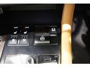 電動パーキングブレーキ装備しています.シフトレバーの動きに合わせて作動しますのでパーキングブレーキの作動・解除もラクラク。ブレーキホールド機能搭載していますので信号待ちの際、停車した状態を保持します。