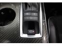 電動パーキングブレーキ装備しています．シフトレバーの動きに合わせて作動しますのでパーキングブレーキの作動・解除もラクラク。ブレーキホールド機能搭載していますので信号待ちの際、停車した状態を保持します。