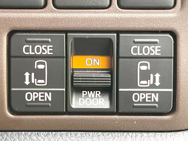 エスクァイア ハイブリッドＧｉ　プレミアムパッケージ　禁煙車　両側電動ドア　純正９型ＳＤナビ　バックカメラ　衝突被害軽減システム　ハーフレザーシート　ドラレコ　スマートキー　ＬＥＤヘッド　ビルトインＥＴＣ　クルコン　オートハイビーム　オートライト（5枚目）