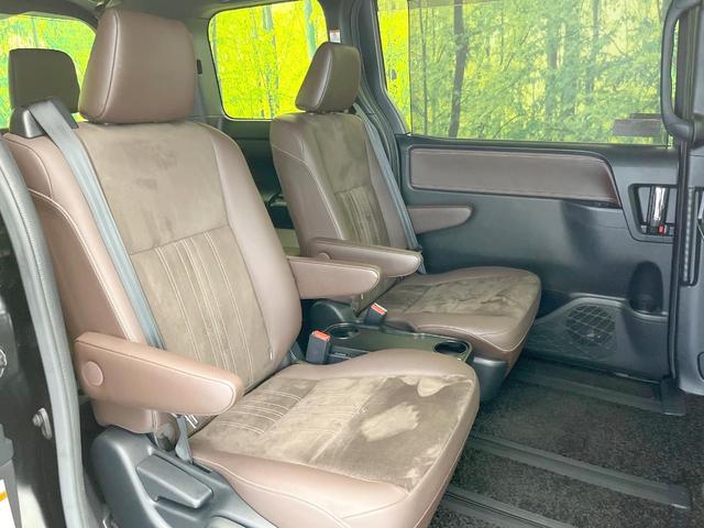 エスクァイア ハイブリッドＧｉ　プレミアムパッケージ　禁煙車　両側電動ドア　純正９型ＳＤナビ　バックカメラ　衝突被害軽減システム　ハーフレザーシート　ドラレコ　スマートキー　ＬＥＤヘッド　ビルトインＥＴＣ　クルコン　オートハイビーム　オートライト（8枚目）