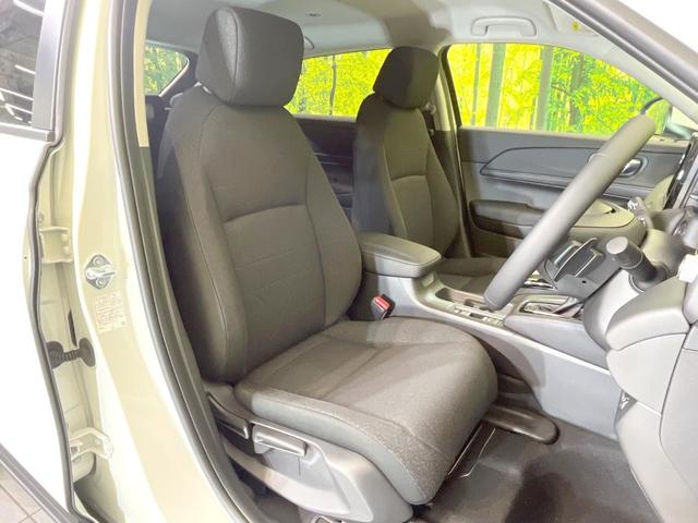 ヴェゼル Ｇ　４ＷＤ　登録済未使用車　バックカメラ　衝突被害軽減システム　レーダークルーズ　コーナーセンサー　スマートキー　ＬＥＤヘッド　車線逸脱警報　オートライト　オートエアコン　純正１６インチアルミ（8枚目）