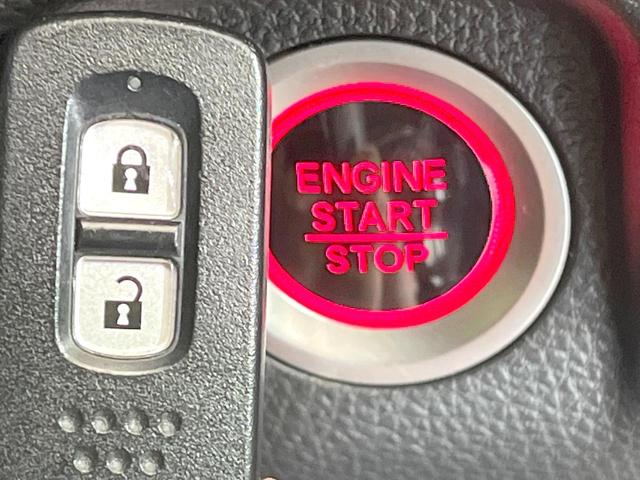 【Ｈｏｎｄａスマートキー】カバンやポケットに入れたままでもドアの施錠・解錠が可能なスマートキーを装備。エンジンのオン・オフ時もカギを取り出す必要が無いからとっても便利です♪