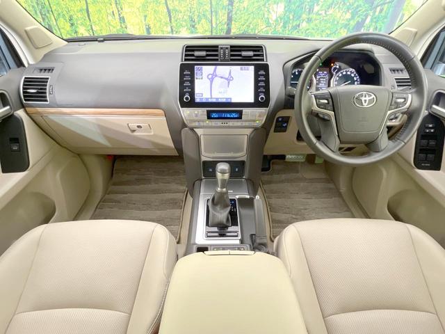 ランドクルーザープラド ＴＸ　Ｌパッケージ　マットブラックエディション　４ＷＤ　７人乗り　サンルーフ　ＨＤＤナビ　全周囲カメラ　衝突被害軽減システム　レーダークルーズ　禁煙車　レザーシート　ドラレコ　コーナーセンサー　スマートキー　ＬＥＤヘッド　ルーフレール（2枚目）