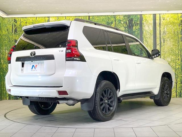 ランドクルーザープラド ＴＸ　Ｌパッケージ　マットブラックエディション　４ＷＤ　７人乗り　サンルーフ　ＨＤＤナビ　全周囲カメラ　衝突被害軽減システム　レーダークルーズ　禁煙車　レザーシート　ドラレコ　コーナーセンサー　スマートキー　ＬＥＤヘッド　ルーフレール（17枚目）