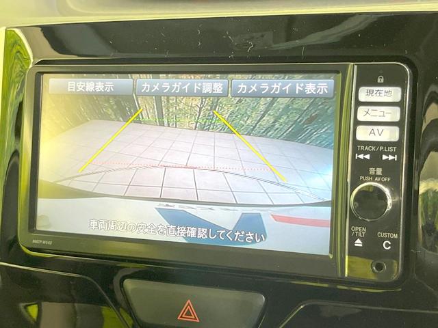 【バックカメラ】駐車時に後方がリアルタイム映像で確認できます。大型商業施設や立体駐車場での駐車時や、夜間のバック時に大活躍！運転スキルに関わらず、今や必須となった装備のひとつです！