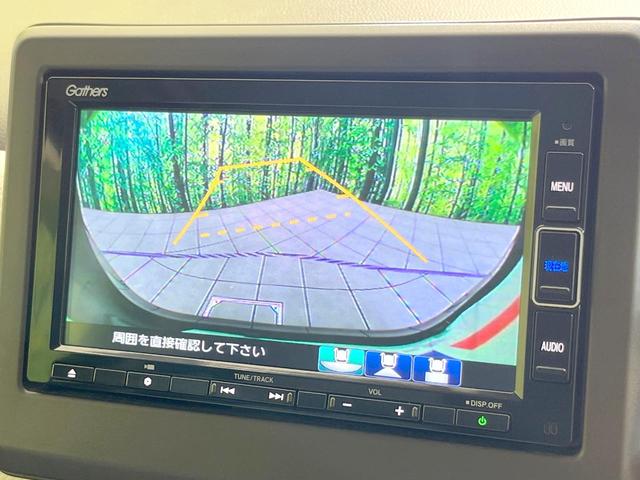 【バックカメラ】駐車時に後方がリアルタイム映像で確認できます。大型商業施設や立体駐車場での駐車時や、夜間のバック時に大活躍！運転スキルに関わらず、今や必須となった装備のひとつです！